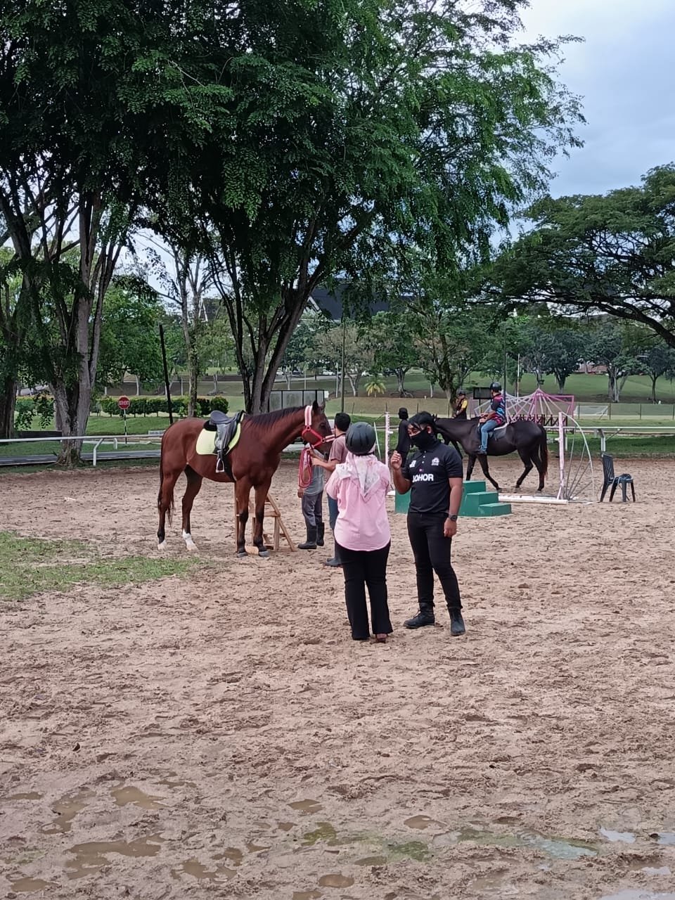 Kanak-kanak bermain di alam semula jadi